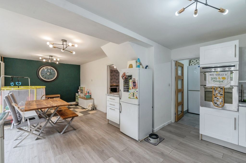 Property photo 3 of 19 Kitchen Diner