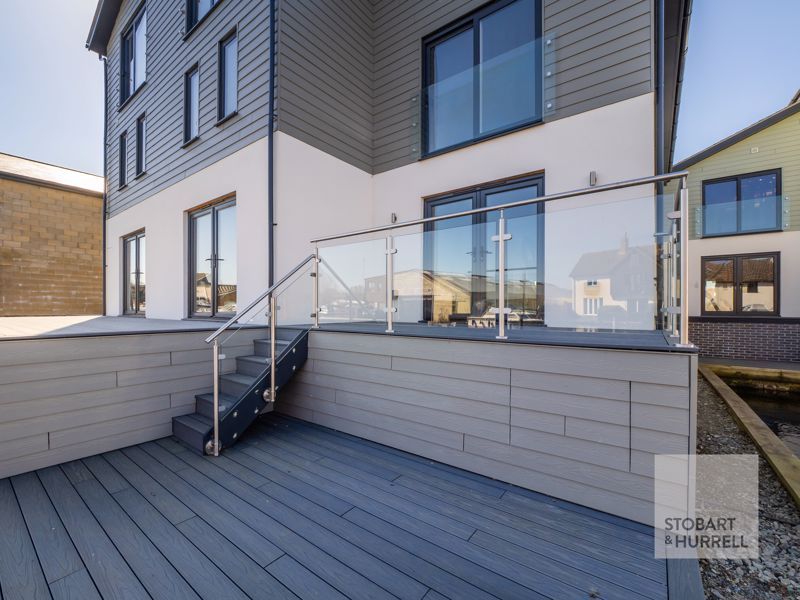 Property photo 3 of 21 En-Suite Shower Room