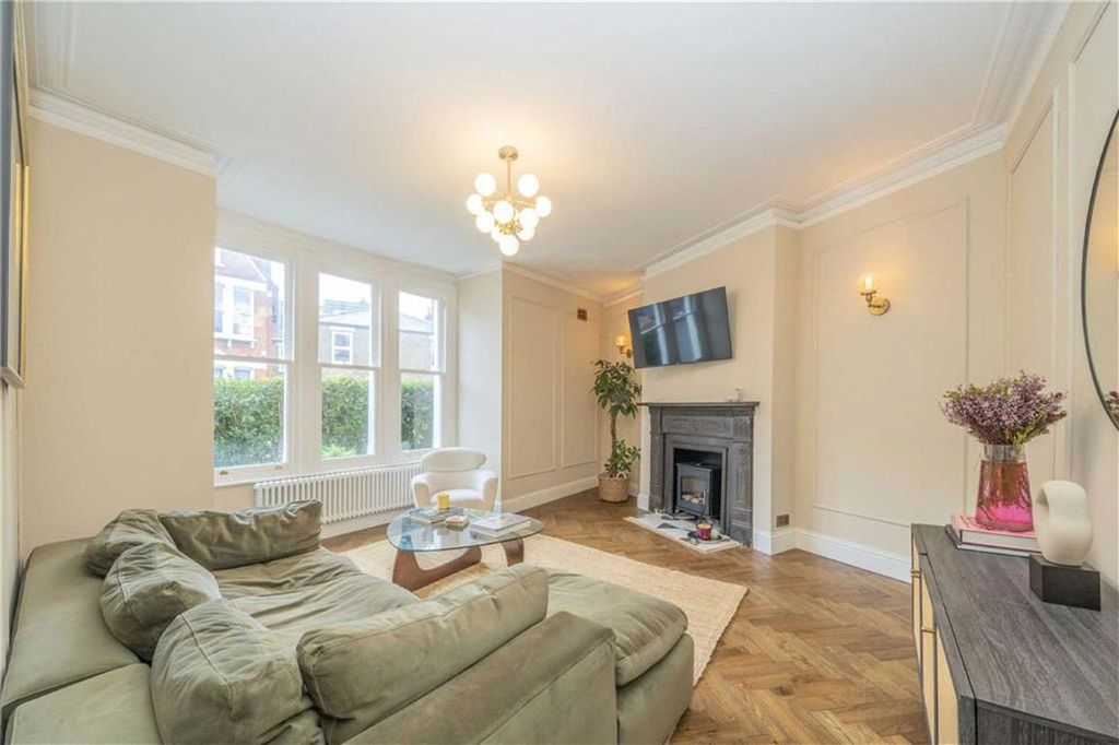 Property photo 2 of 12