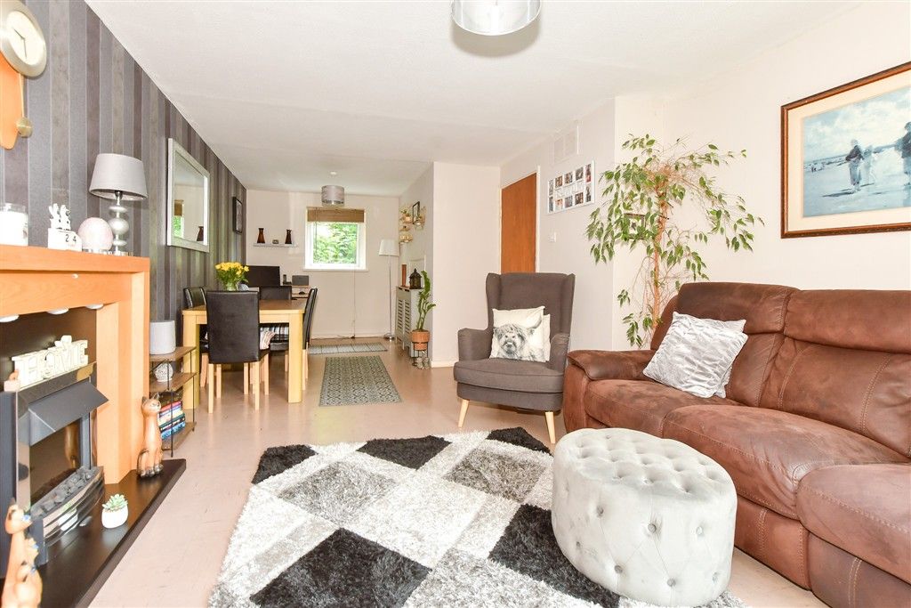 Property photo 1 of 8 Lounge/Diner