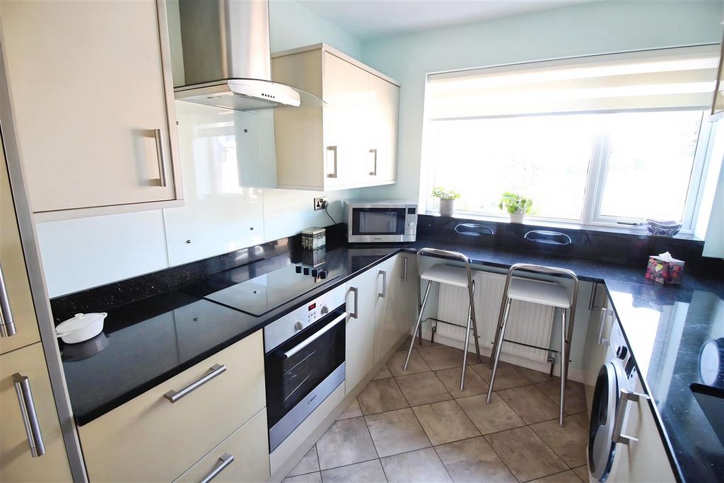 Property photo 2 of 18 Kitchen