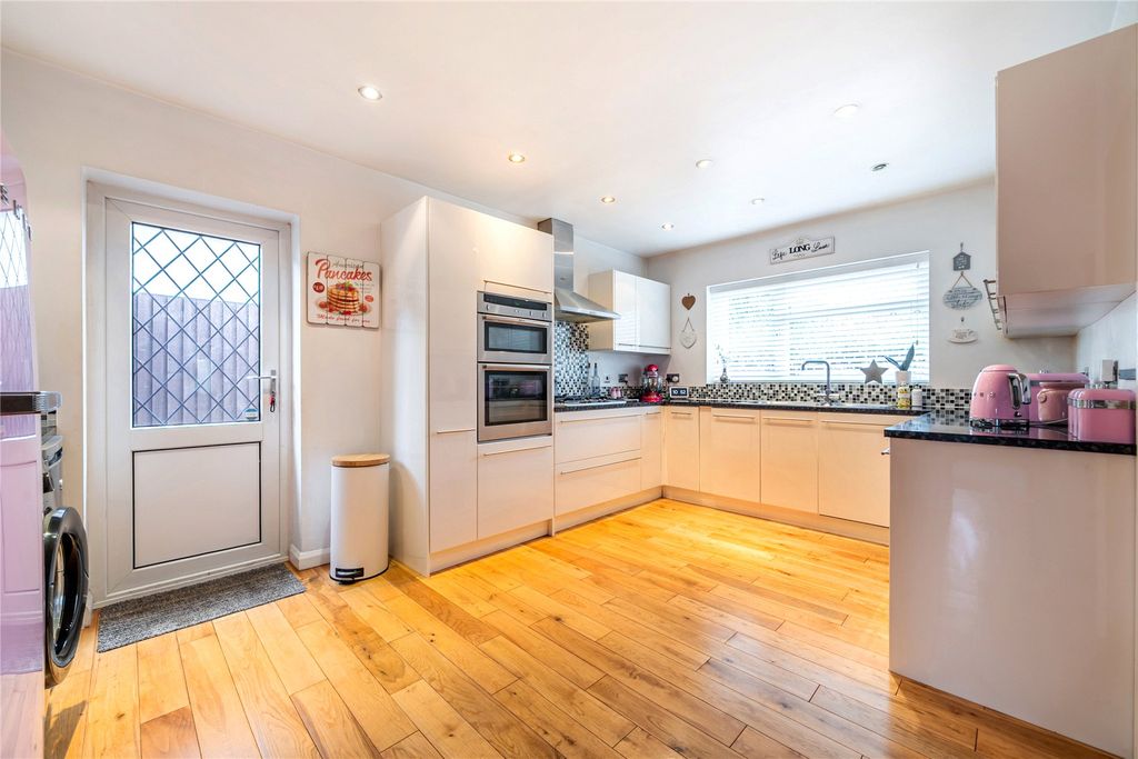 Property photo 3 of 19 Picture No. 11