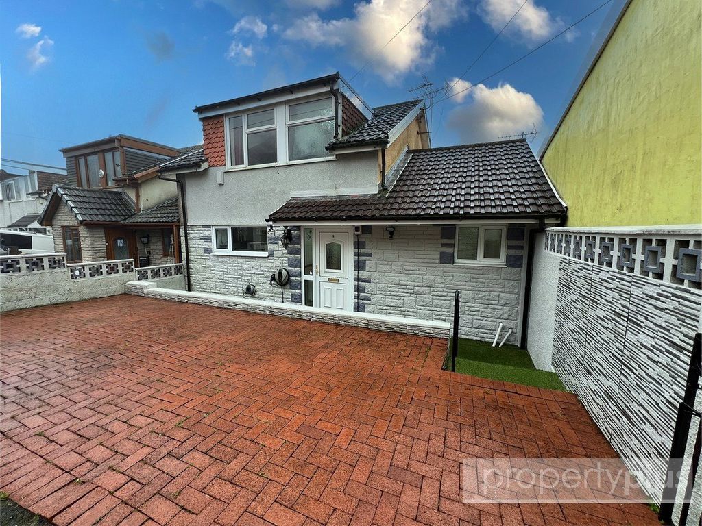 Property photo 1 of 18 Picture No. 04