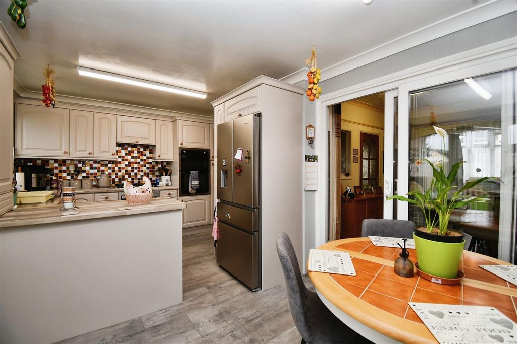 Property photo 2 of 18 Kitchen Diner