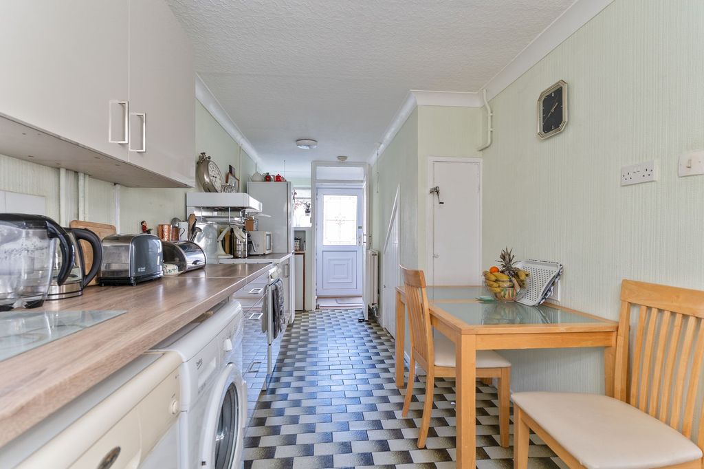 Property photo 2 of 17