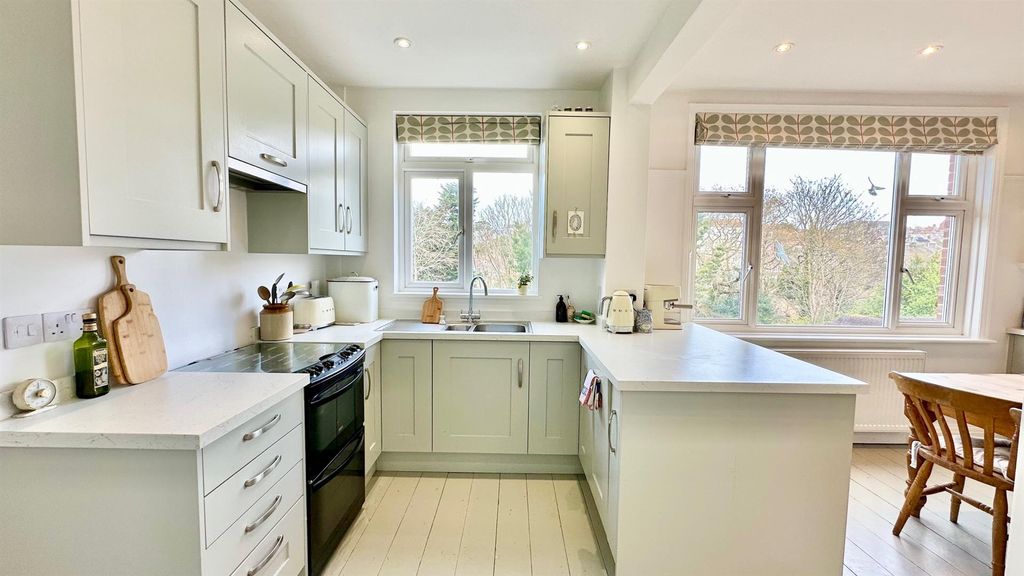 Property photo 2 of 36