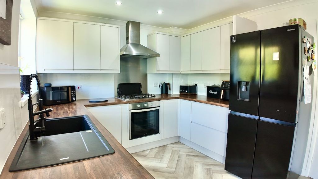 Property photo 3 of 42