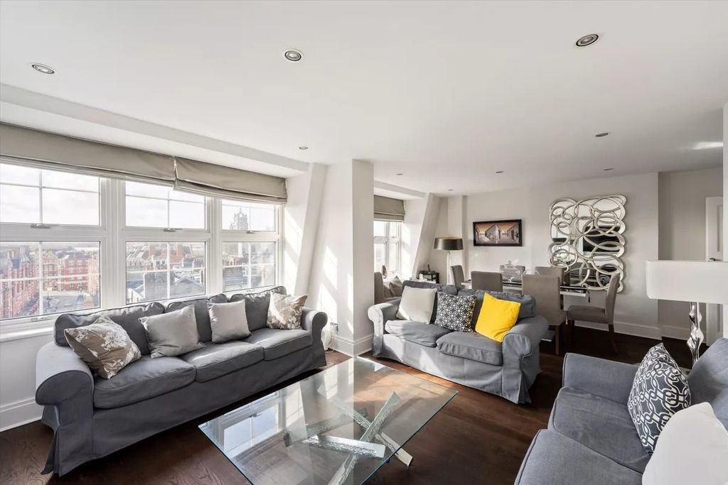 Property photo 1 of 13 2 Bed Flat For Sale Brompton Road, London Sw3