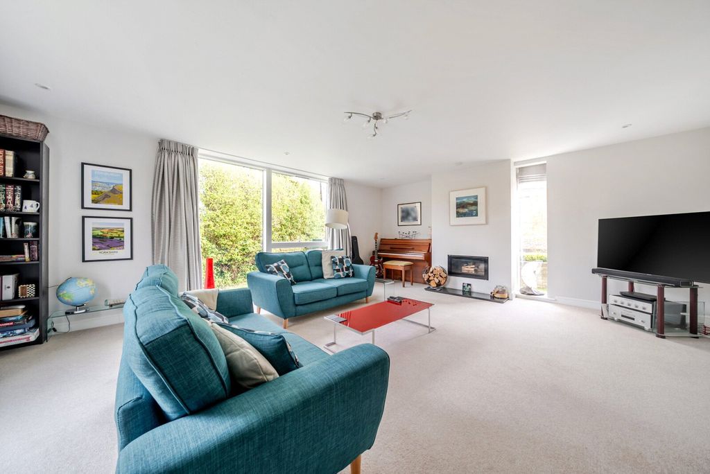 Property photo 2 of 26 Picture No. 13