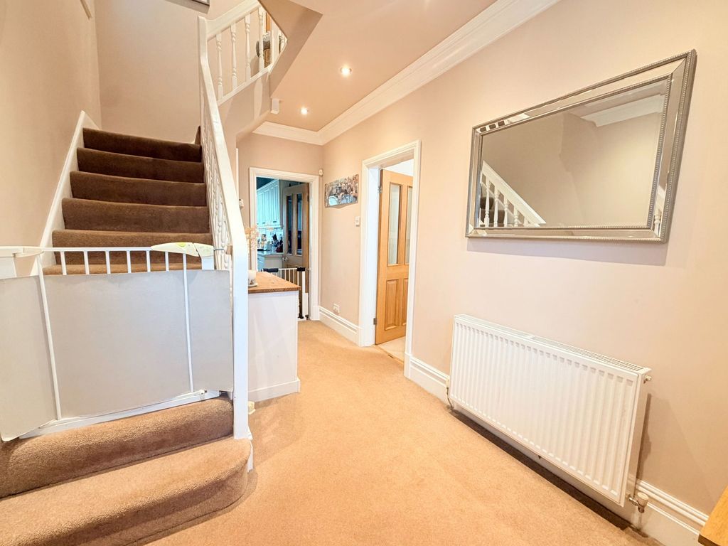 Property photo 2 of 27