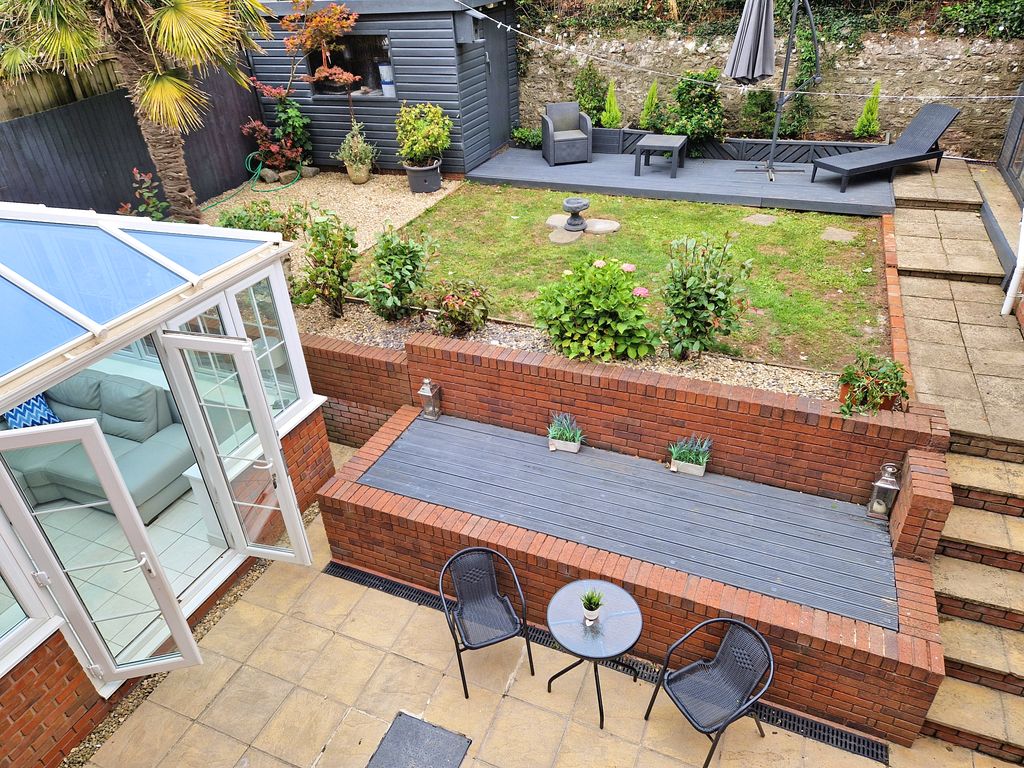 Property photo 2 of 25