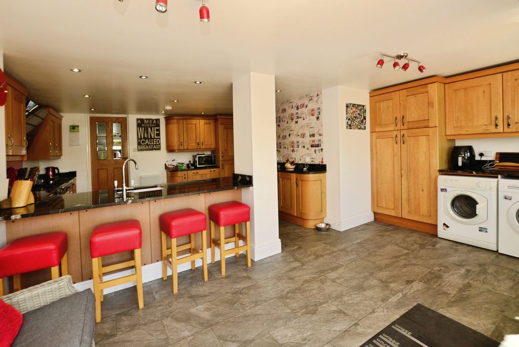 Property photo 2 of 17 Photo