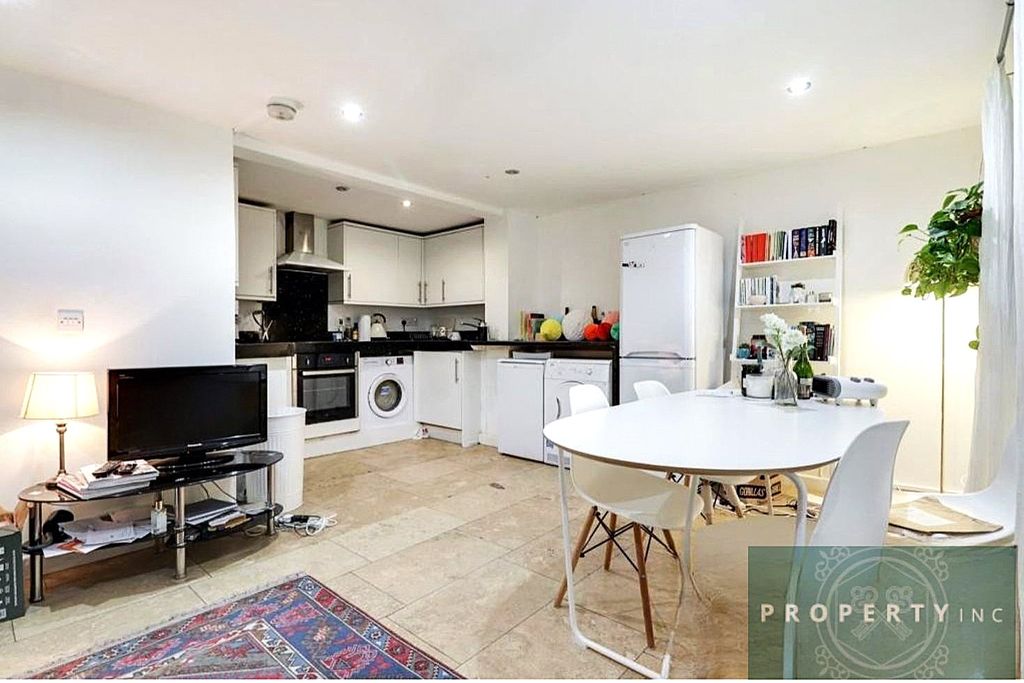 Property photo 2 of 9 Kitchen / Dining