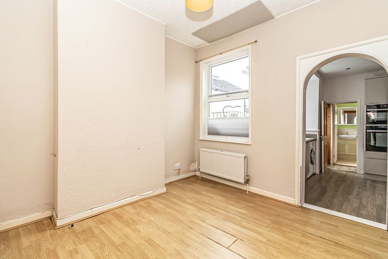 Property photo 3 of 12 .