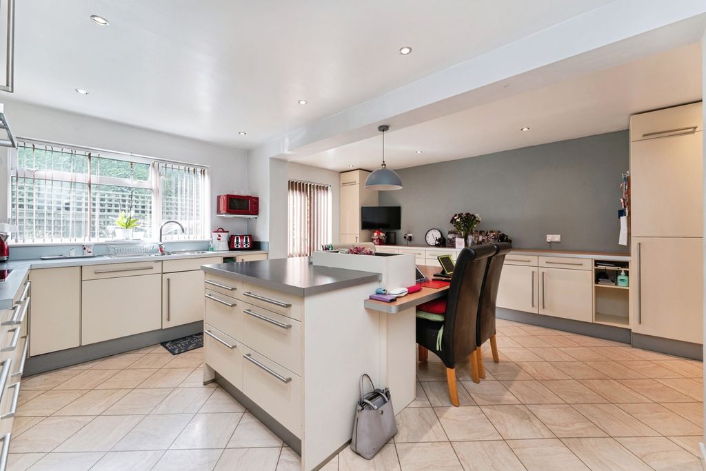 Property photo 3 of 28 Photo