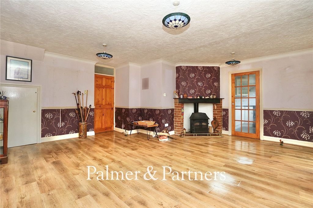 Property photo 2 of 21 Picture No. 15