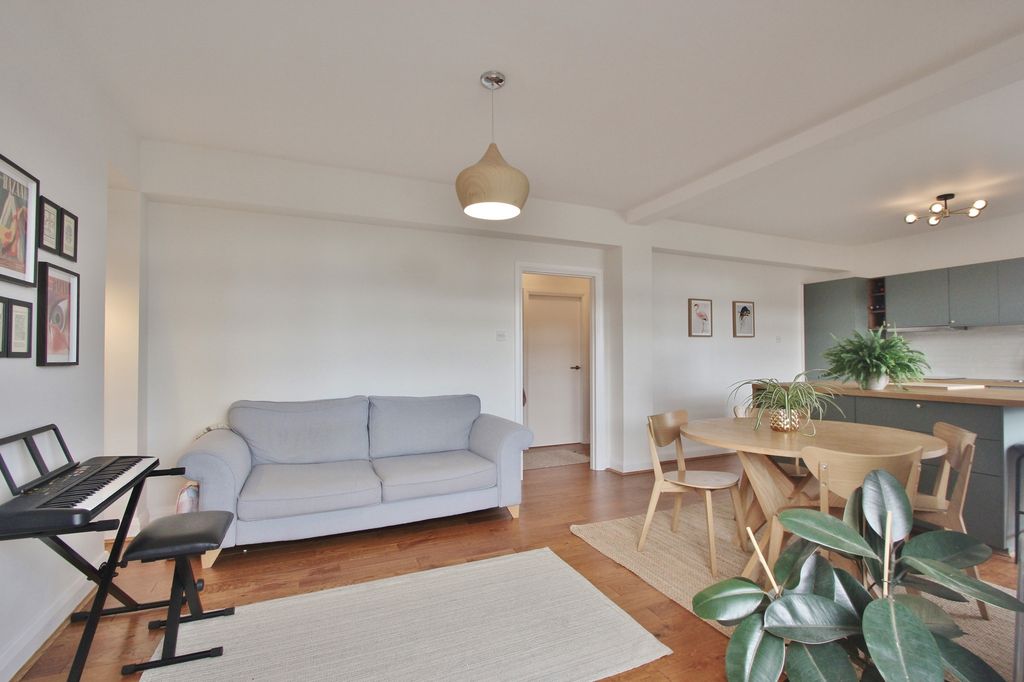 Property photo 3 of 17 Photo 16