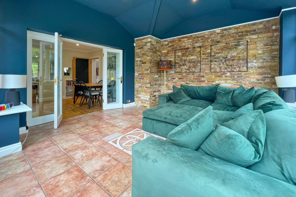 Property photo 3 of 19