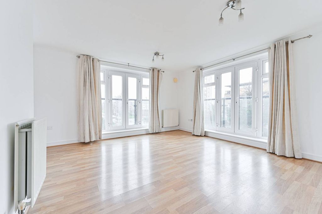 Property photo 2 of 9