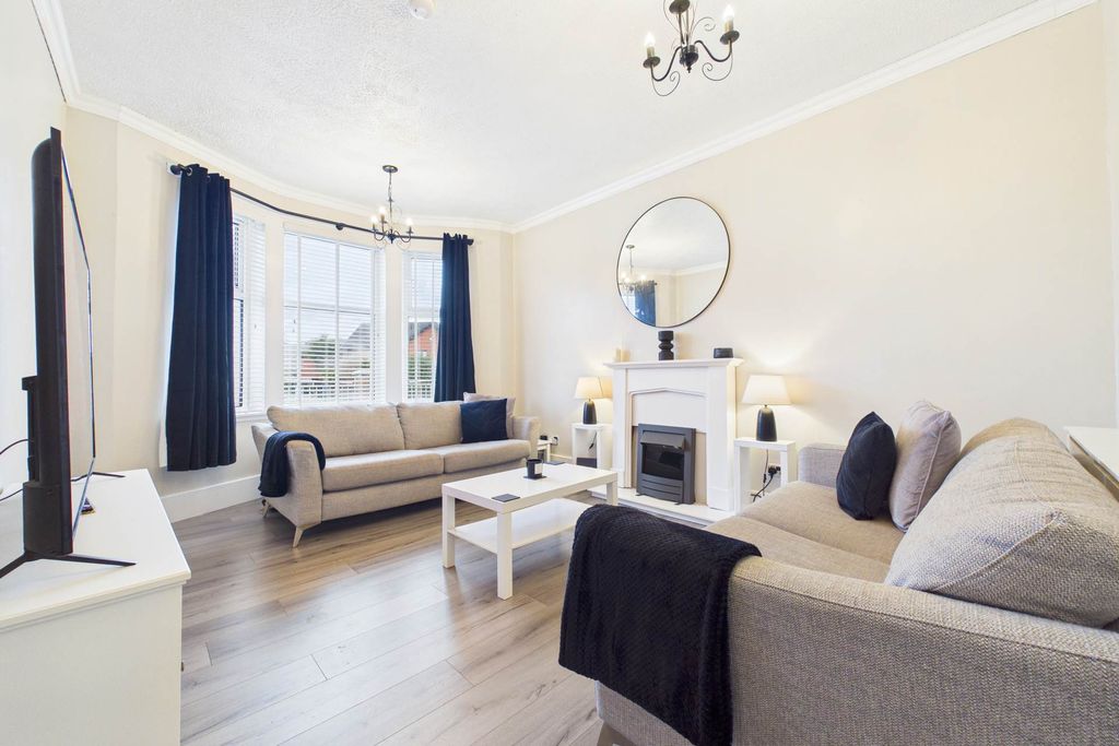 Property photo 2 of 21