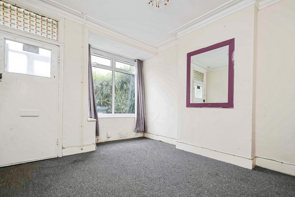 Property photo 3 of 11 Pbox-Img.Jpg