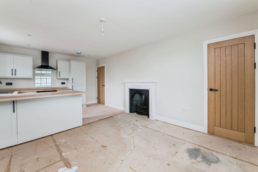 Property photo 3 of 9 Kitchen/Living Room