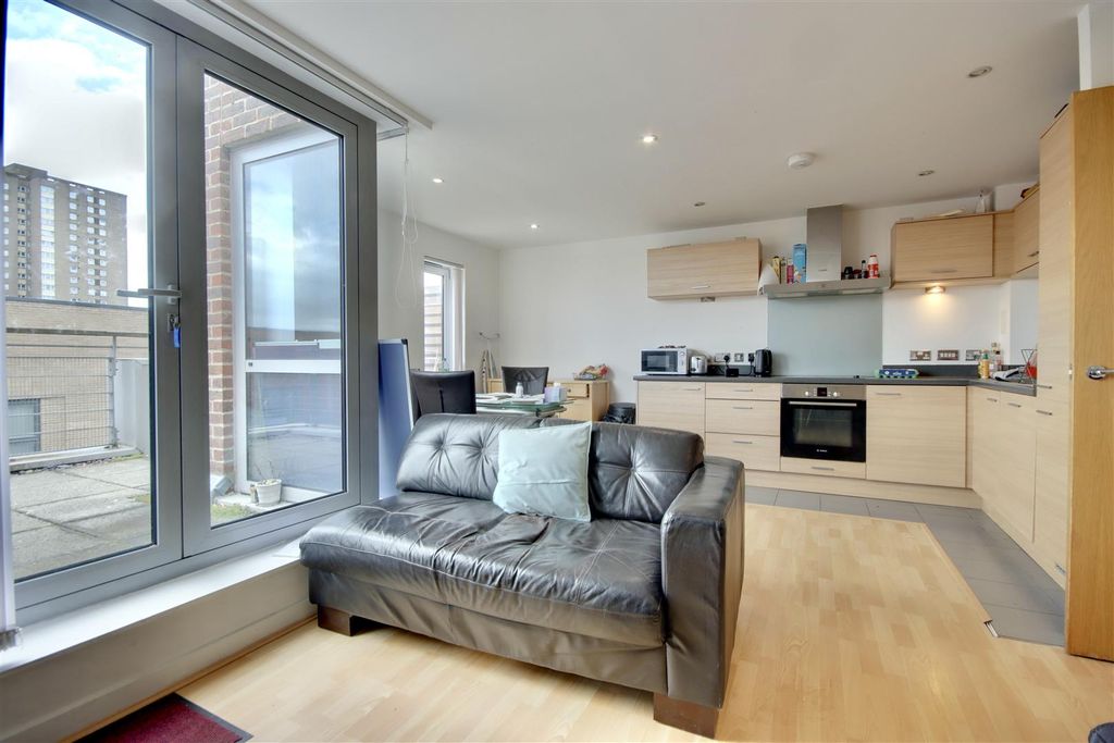 Property photo 1 of 8 617E1E1A-C9B0-4402-Bdc5-2C7B90878C49_1_201_A.Jpeg