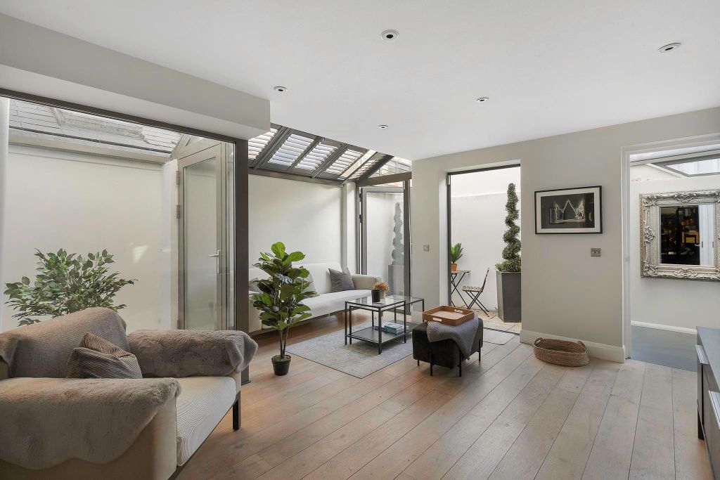 Property photo 2 of 17 Image