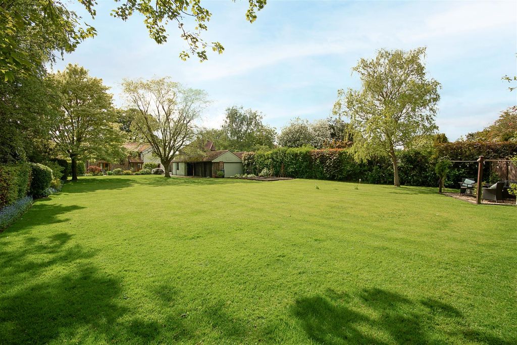 Property photo 3 of 49 Garden