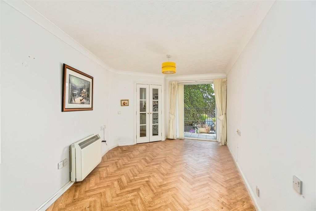 Property photo 3 of 21 F2B5347B-2.Jpg