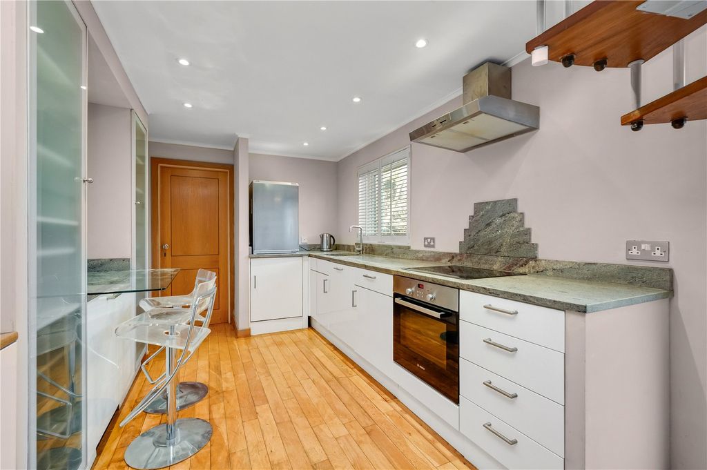 Property photo 2 of 10 Kitchen