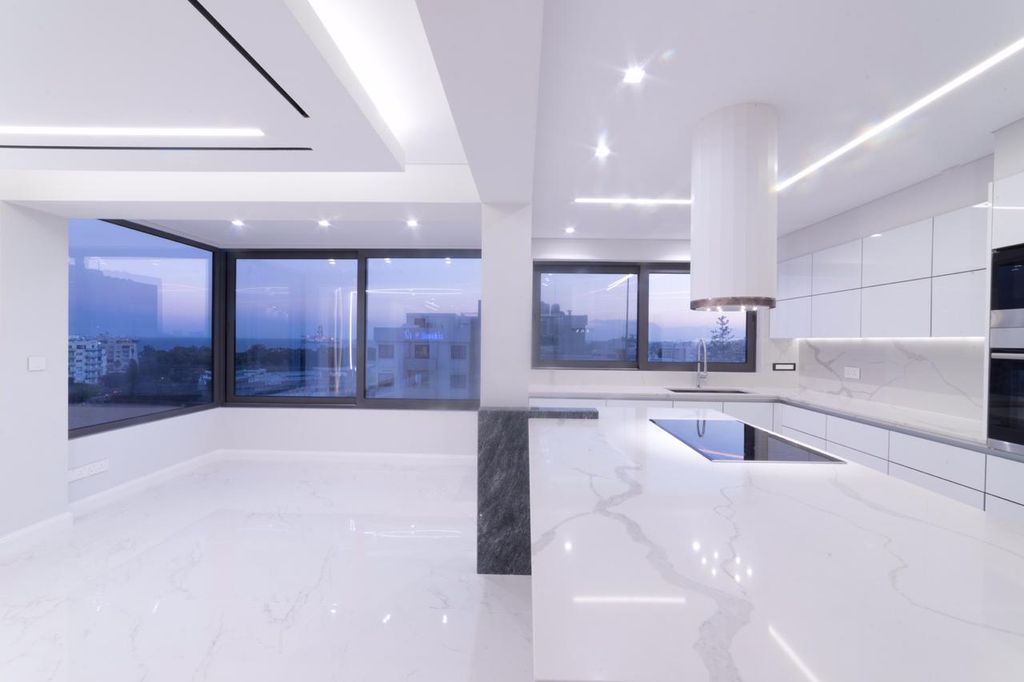 Property photo 1 of 32