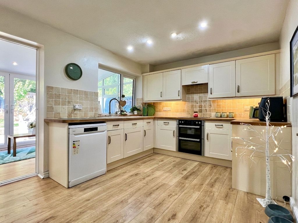 Property photo 3 of 25 Kitchen Dining Room