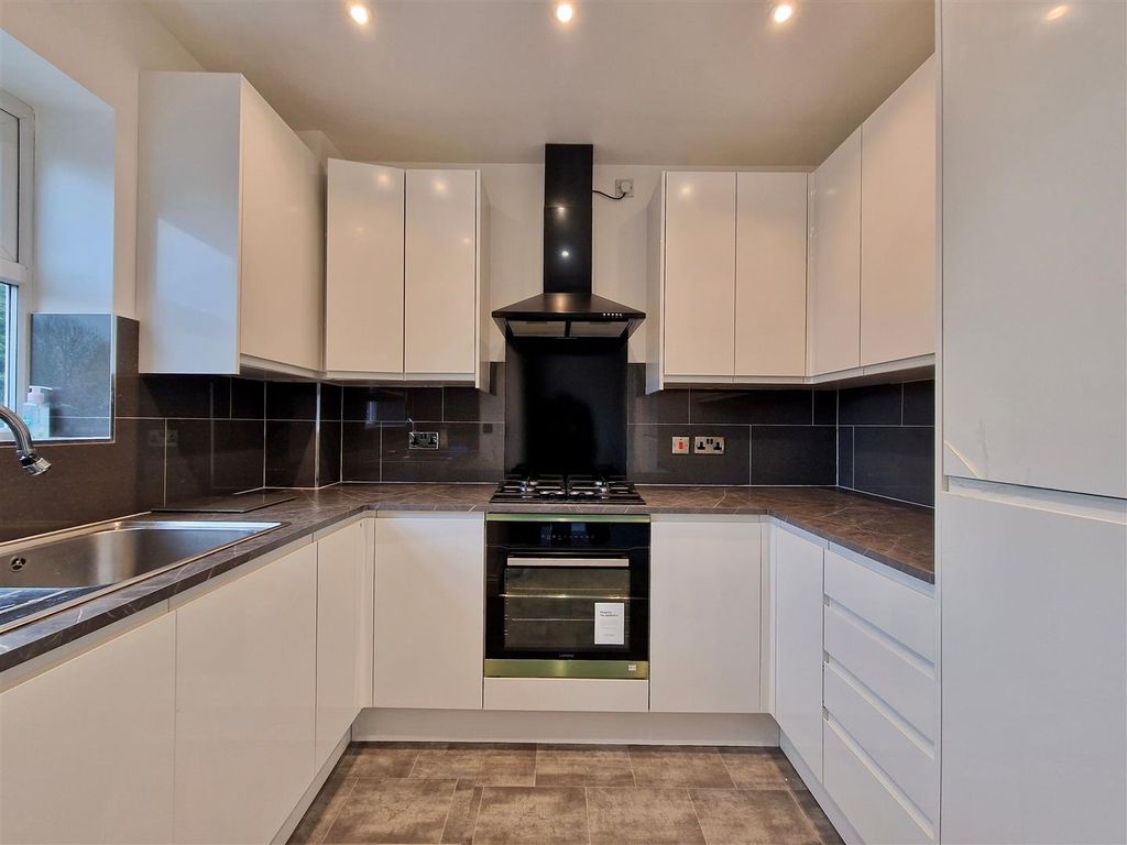 Property photo 2 of 14 Kitchen
