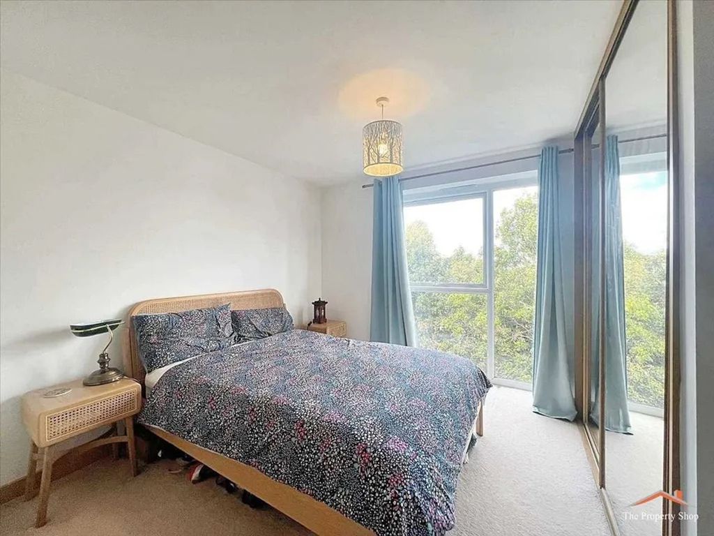 Property photo 1 of 12 Double Bedroom