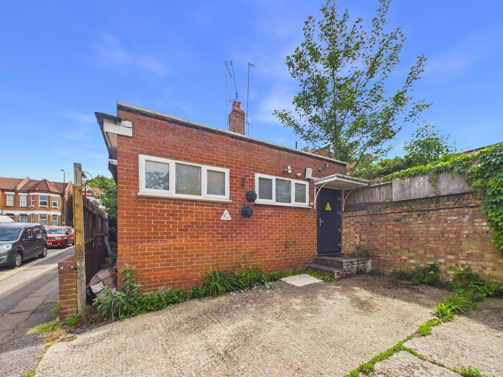 Property photo 1 of 6