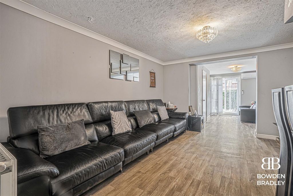 Property photo 3 of 17 Living Room