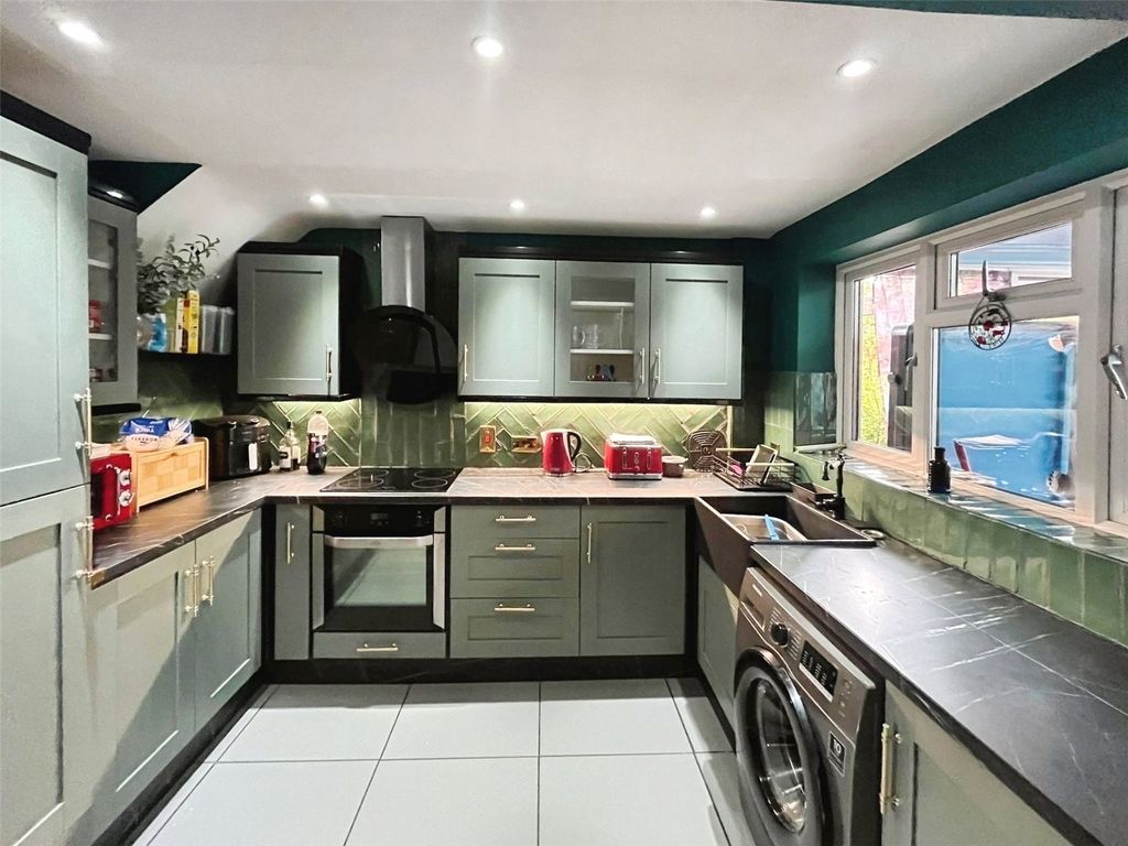 Property photo 3 of 14 Kitchen No. 03