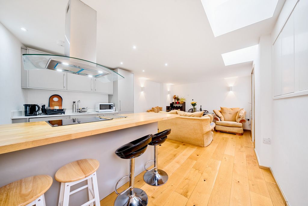 Property photo 1 of 16 Kitchen/Sitting Room