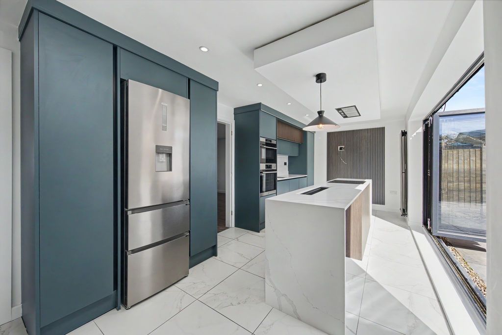 Property photo 2 of 28 Kitchen