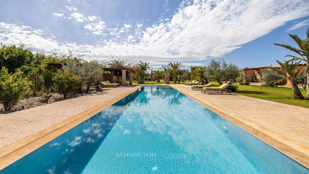 Property photo 3 of 64