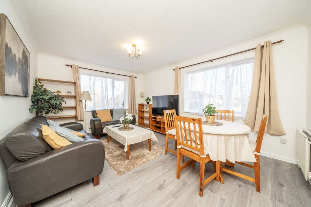 Property photo 2 of 6