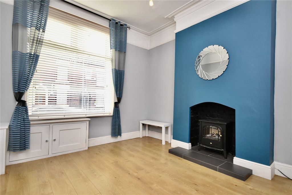 Property photo 2 of 21 Lounge