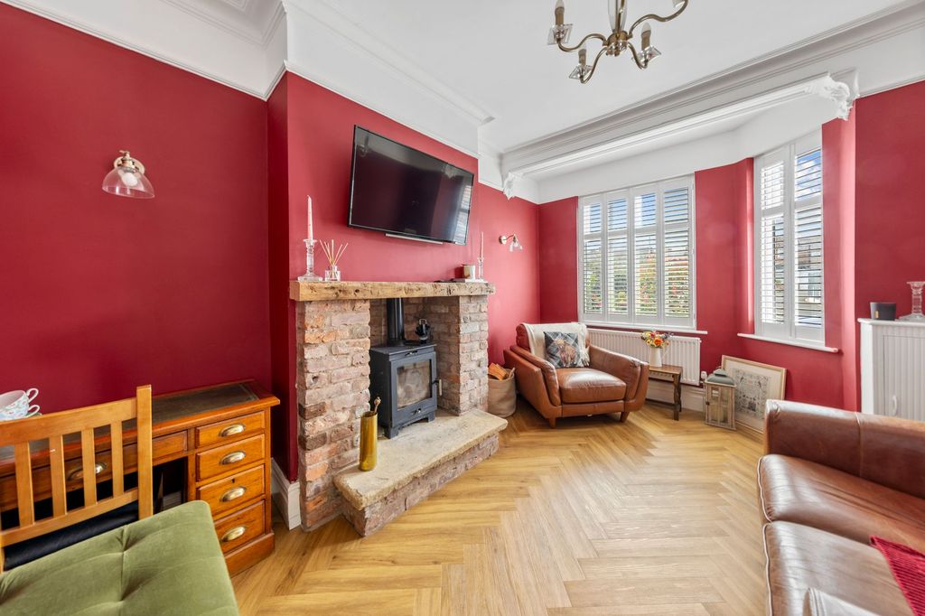 Property photo 2 of 17