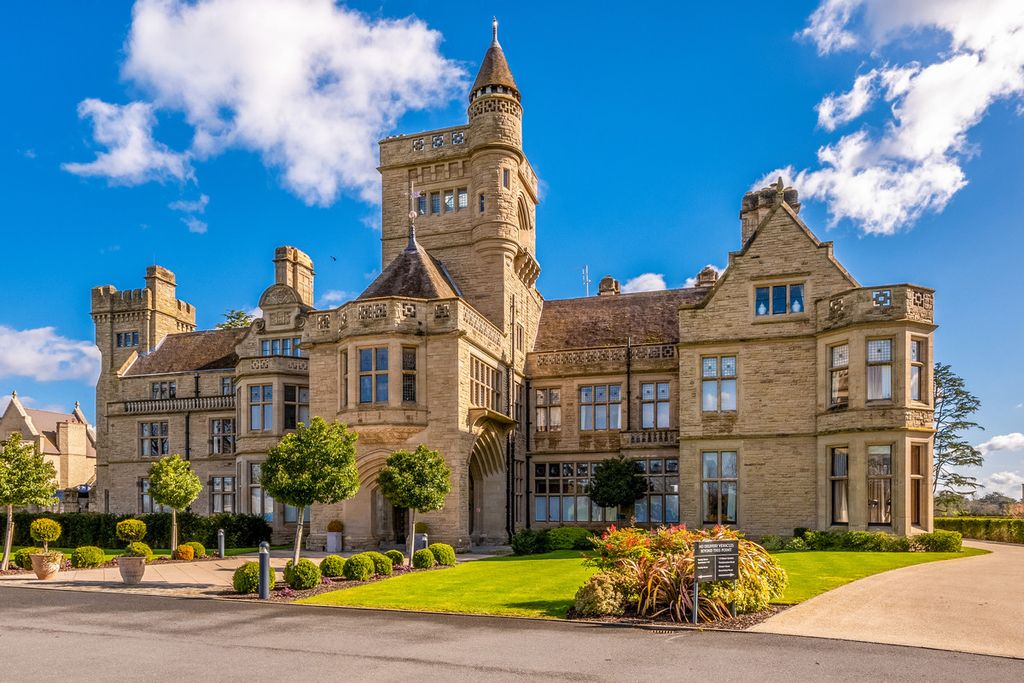 Property photo 2 of 38