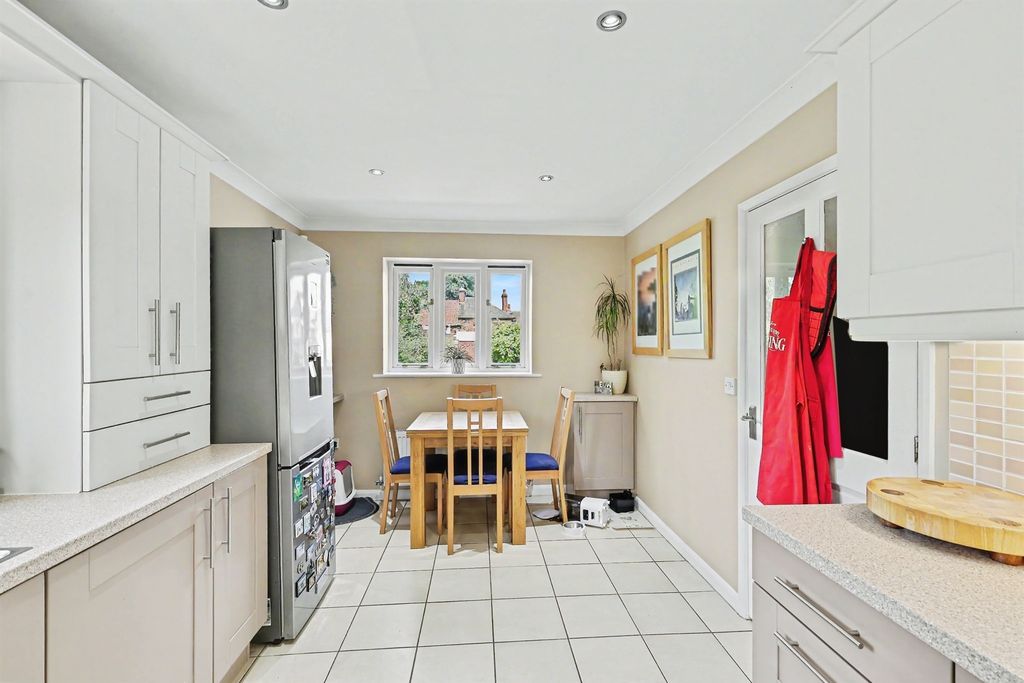 Property photo 3 of 20