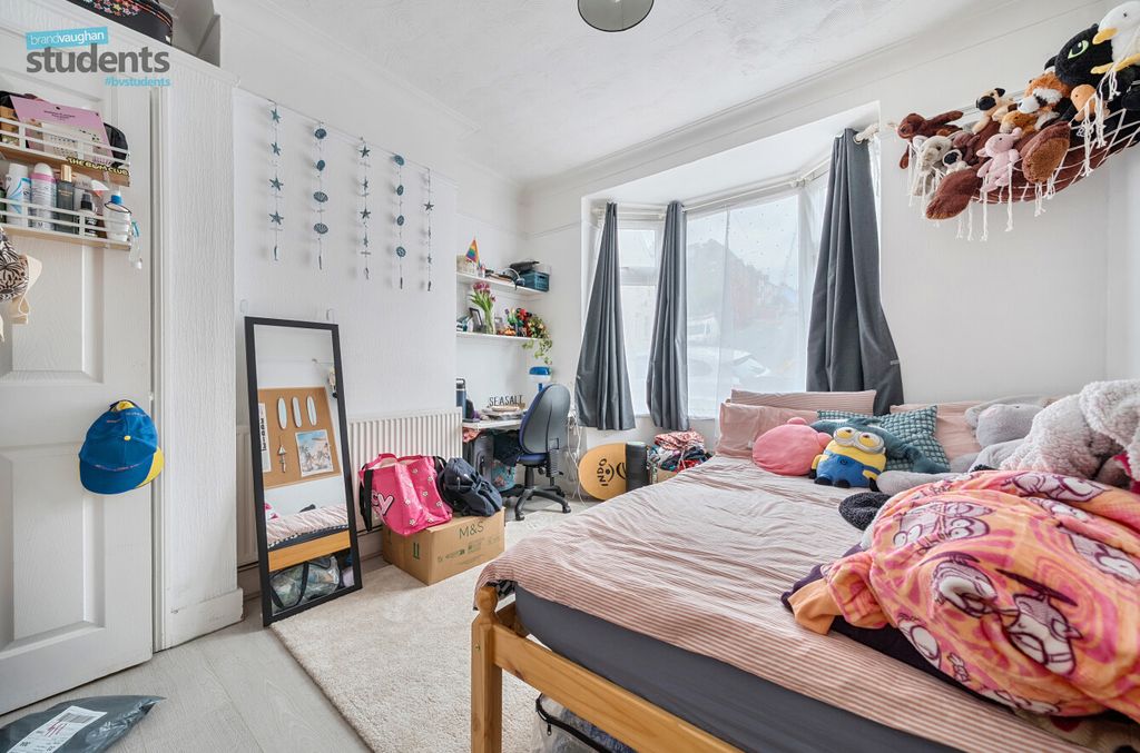 Property photo 3 of 12 Ebd0246c-55ee-4d0...