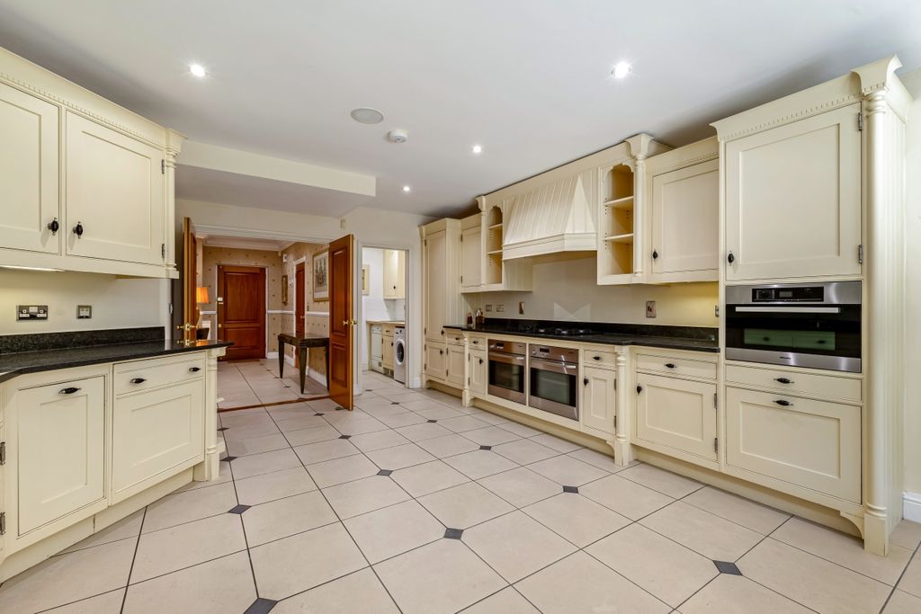 Property photo 2 of 11 2
