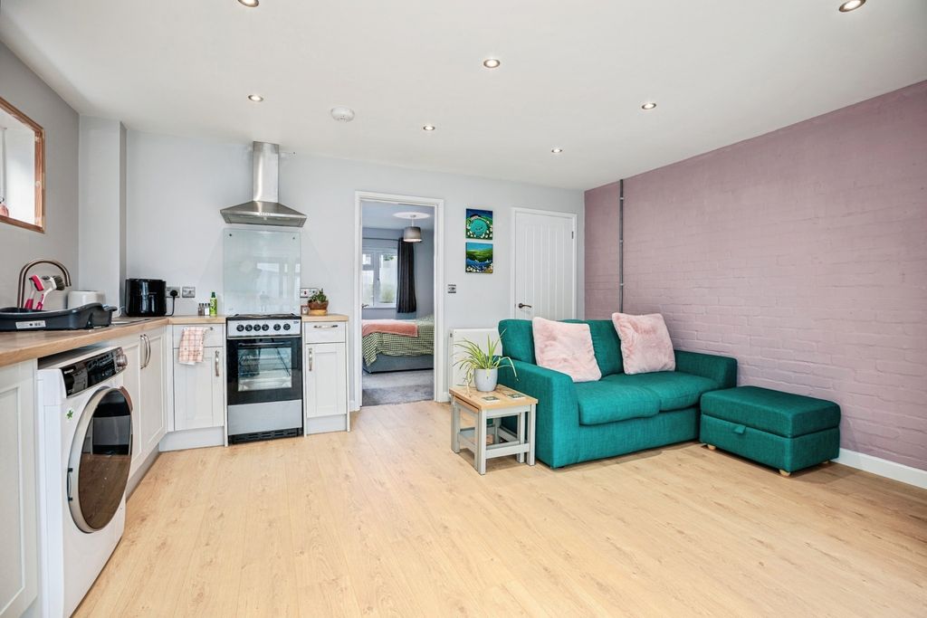 Property photo 2 of 17 Photo