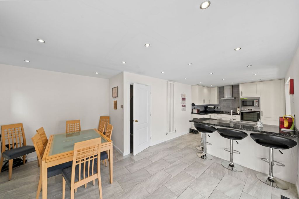Property photo 3 of 29